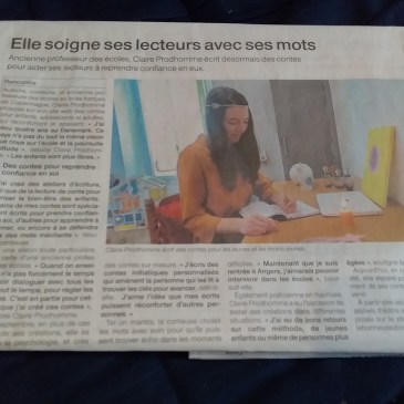 Photo d'un article de journal à propos de Claire Prodhomme "Elle soigne ses lecteurs avec ses mots"